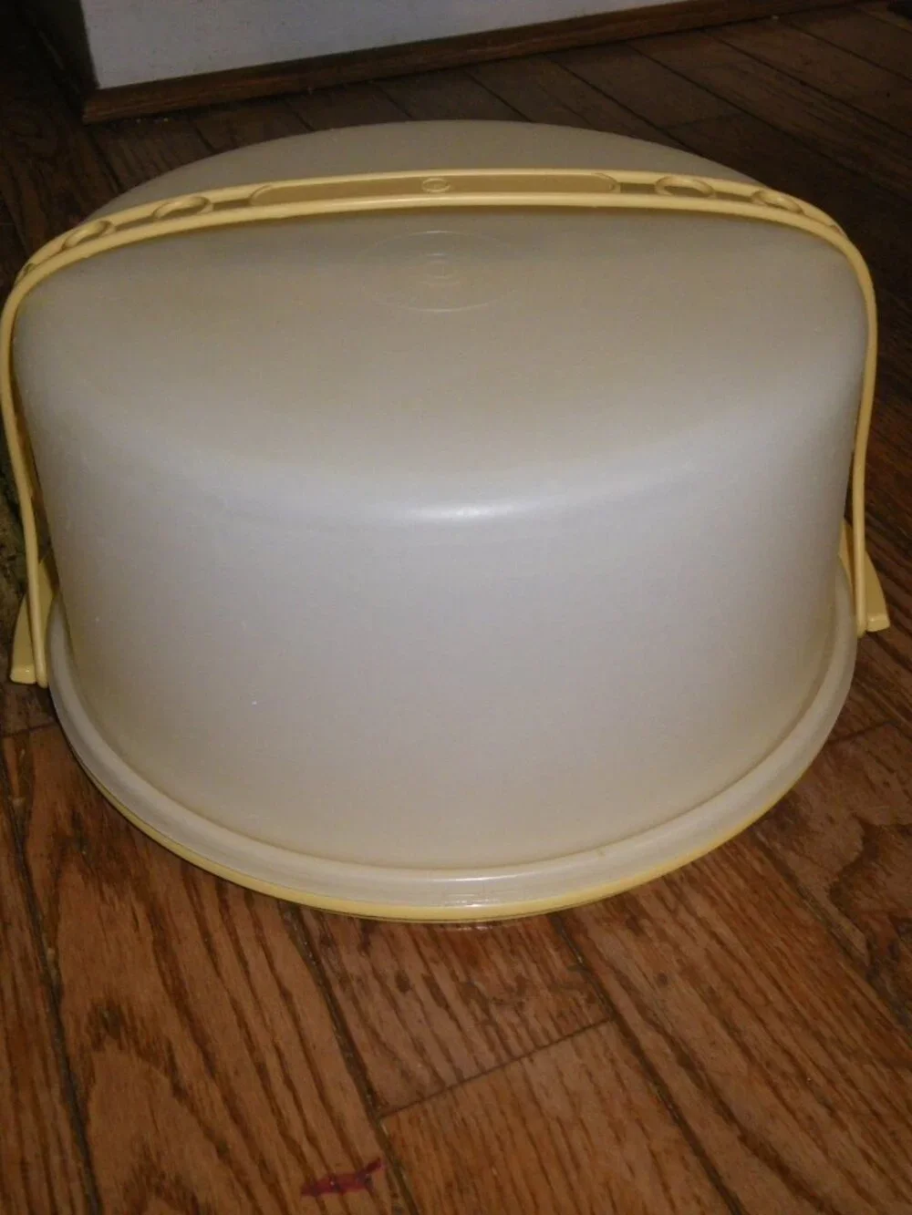 Tupperware measures approximately